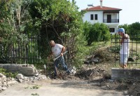 Στη Χαλκιδική για την κατεδάφιση... μάντρας οι πρώτες μπουλντόζες   